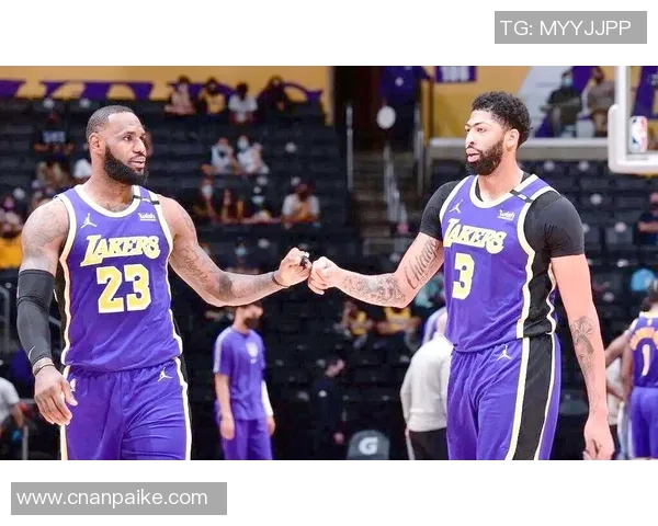 湖人对爵士的精彩对决回顾与赛季展望分析